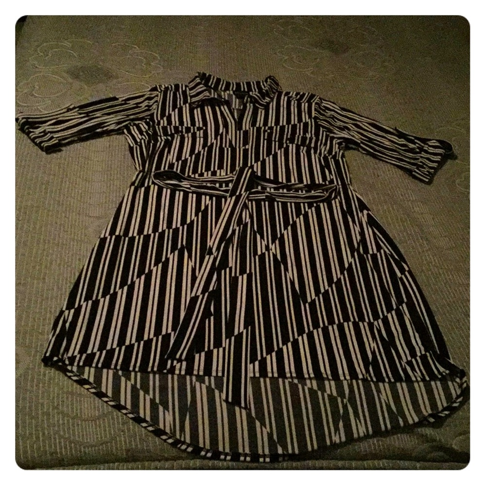 Shirt Dress - Black/White pattern w/ matching belt
